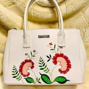 Kenneth Cole Reaction White Purse With Flower Appliqué
